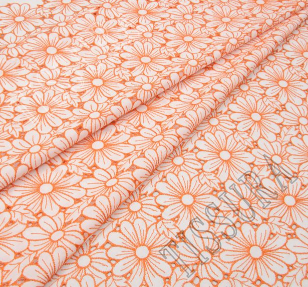 Поплин белого цвета с оранжевой вышивкой в виде ромашек #1
