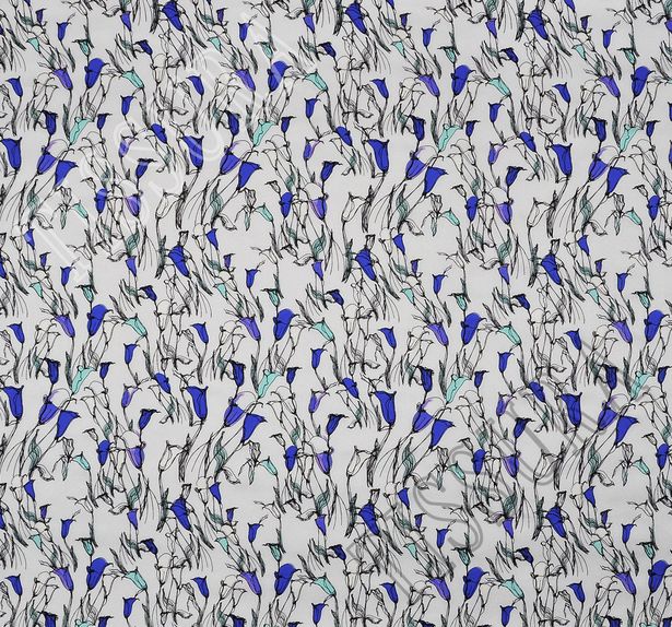 Атлас-стрейч с цветочным узором на бледно-голубом фоне #1