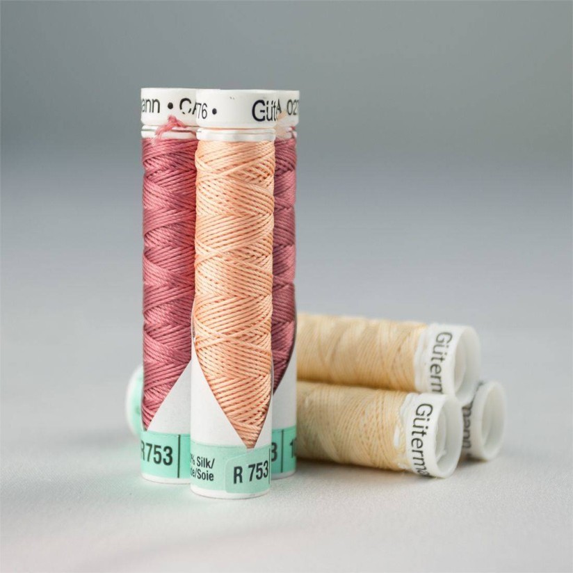 33966 Нитки Gutermann шелковые в ассортименте 10м в наличии