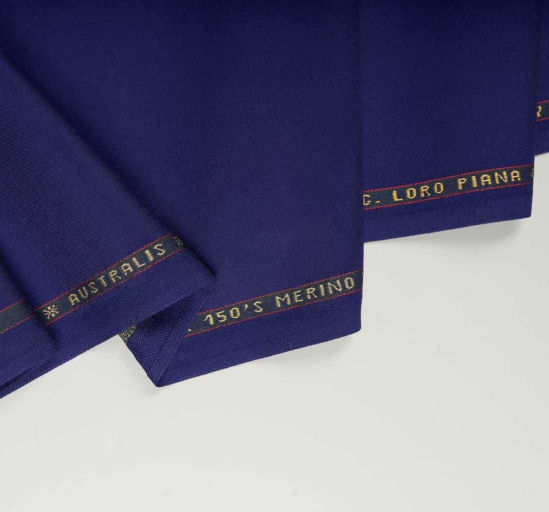 Ткань костюмная шерстяная от Loro Piana из коллекции "Australis". Цвет сине-фиолетовый в наличии