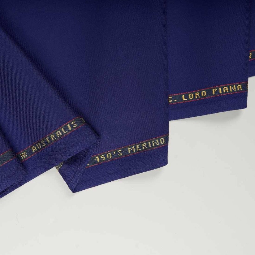 Ткань костюмная шерстяная от Loro Piana из коллекции "Australis". Цвет сине-фиолетовый в наличии