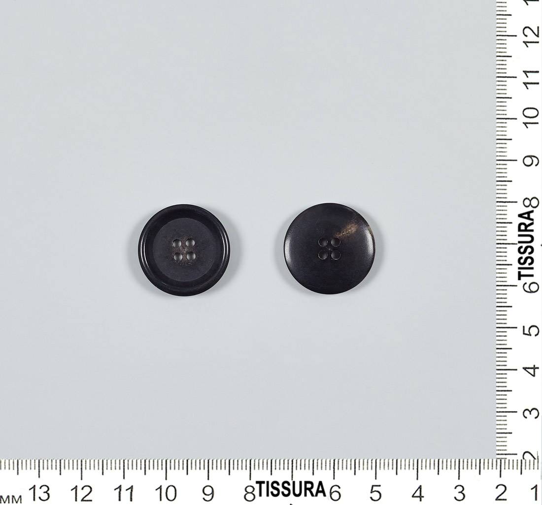 Пуговица из натурального рога, глянцевая. Цвет черный в наличии