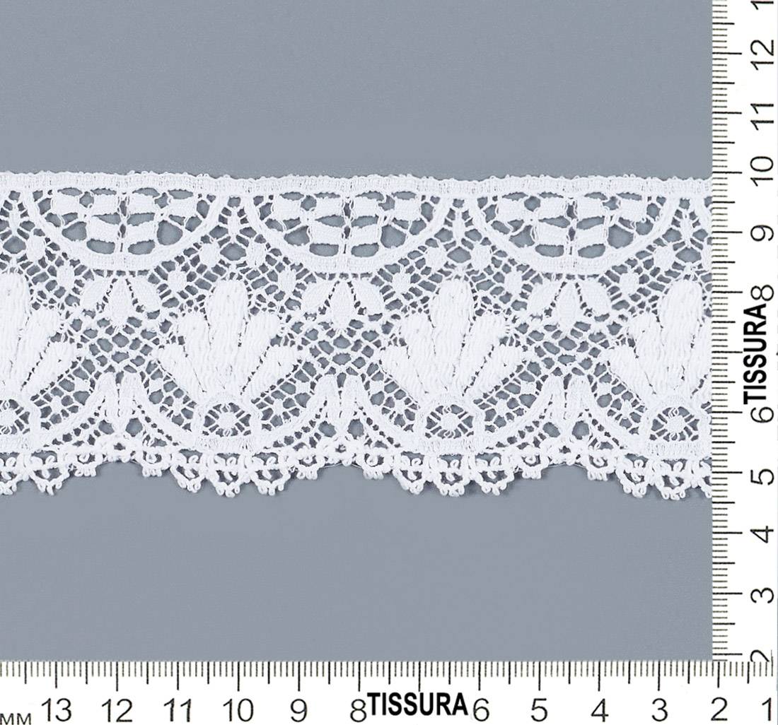 Тесьма кружевная из хлопка белая. Веерный орнамент, стилизованные листья. Фестоны и петельки «пико» по одному краю в наличии