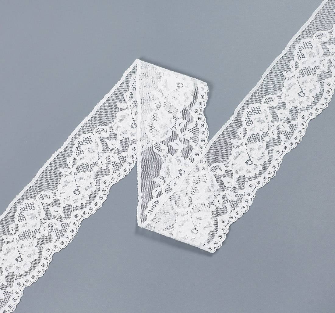 Тесьма кордовая кружевная из хлопка белого цвета с растительным орнаментом с фестонами по краю в наличии