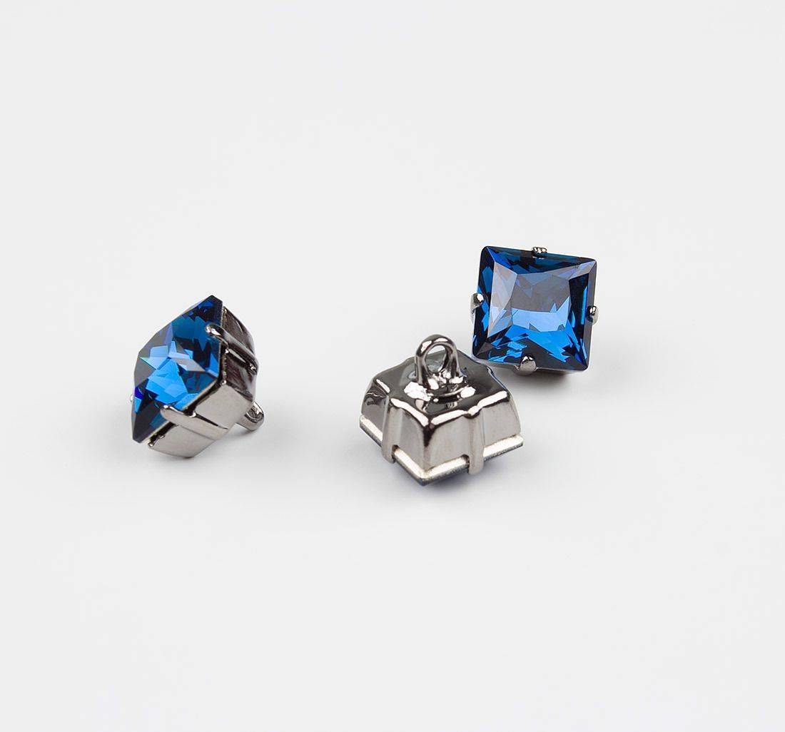 Пуговицы со стразами Swarovski в наличии
