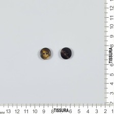 Пуговица на 2 прокола из натурального рога, блестящая. Цвет коричневый в наличии