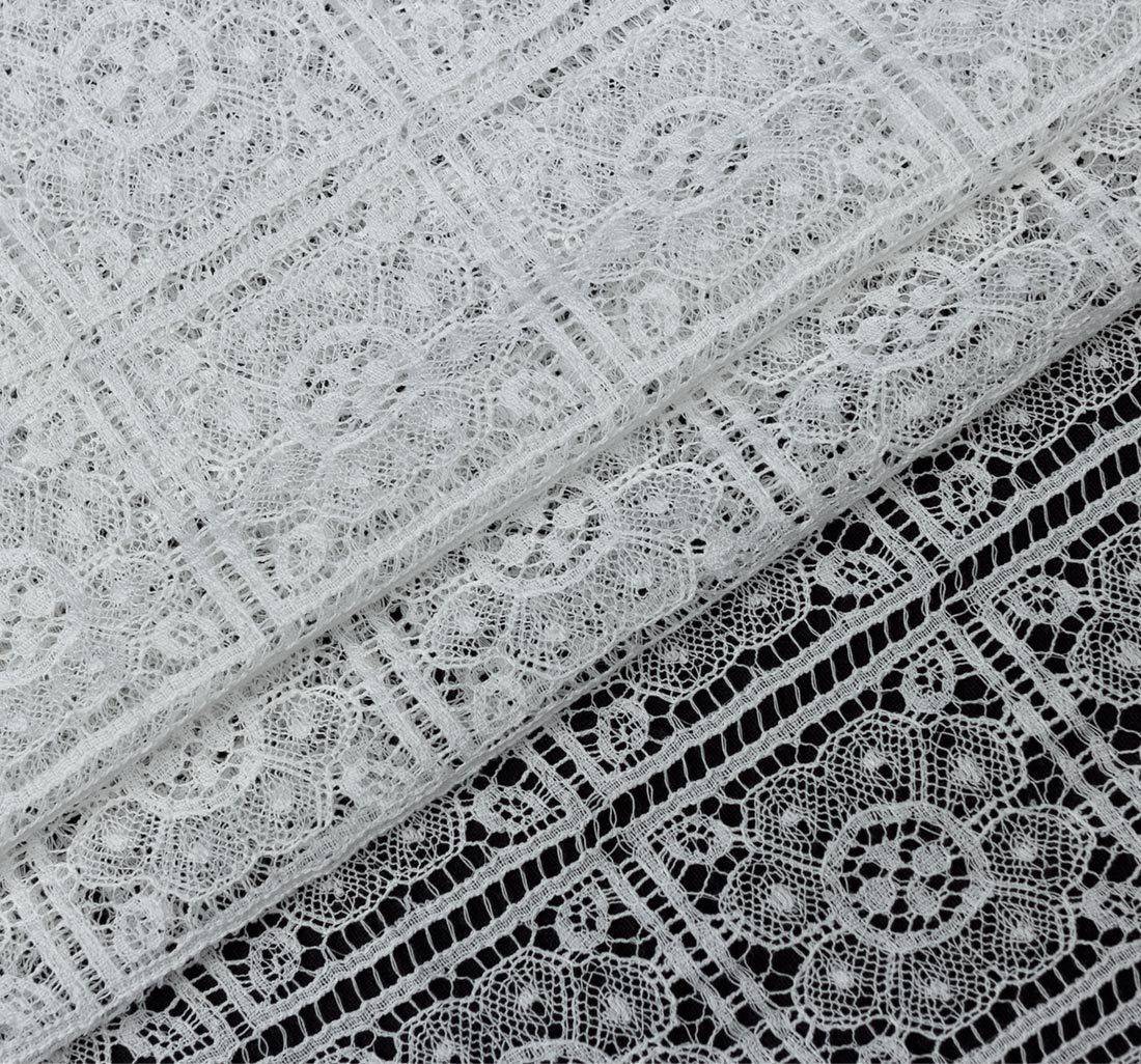 Кружево шантильи с кристаллами Swarovski в наличии