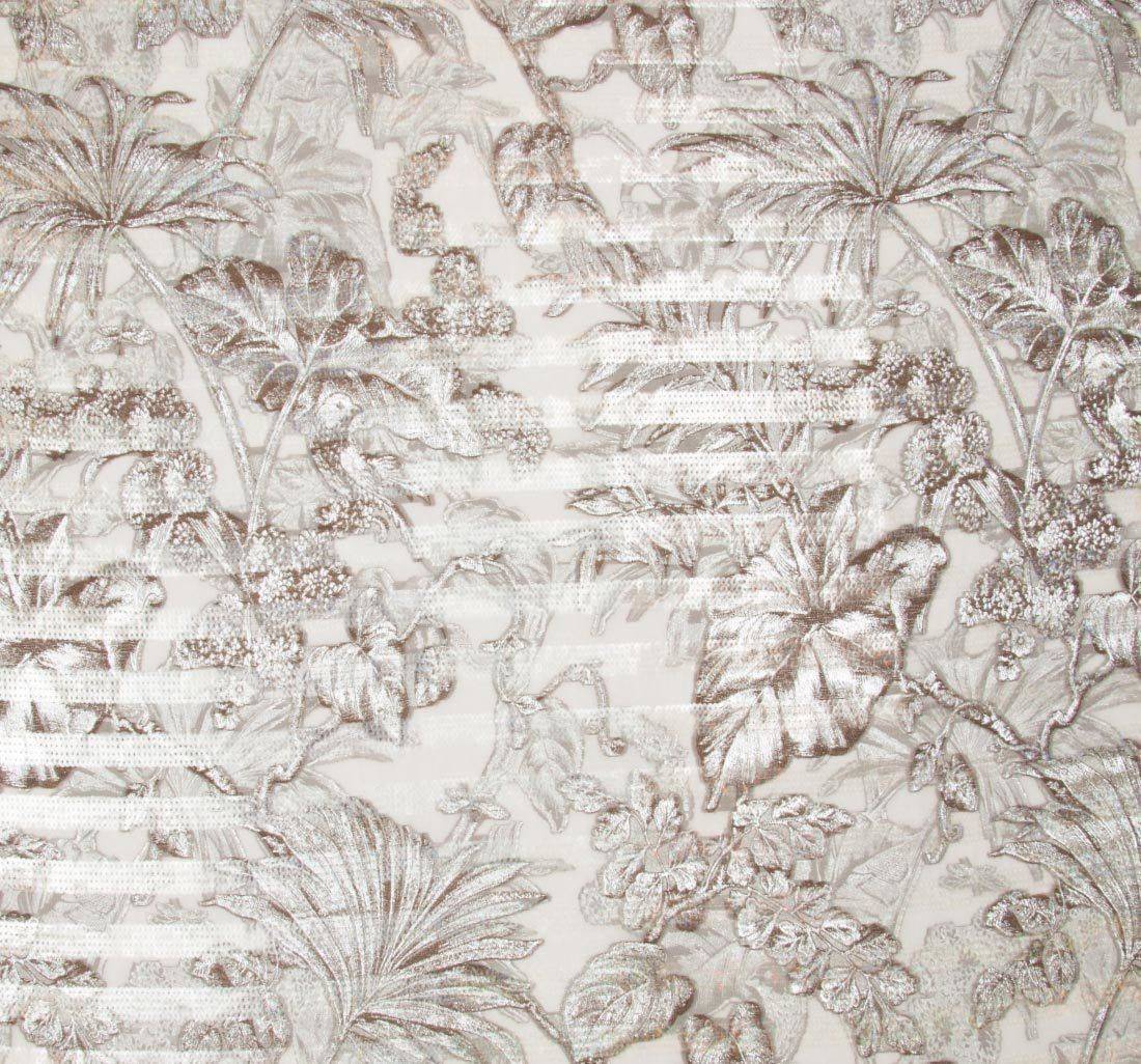 Ткань Двойной шифон фил-купе, расшитый пайетками, сплошной застил..Основа: шифон фил-купе из нетектурированных полиэфирных нитей. Цв. основы: коричневый. Пайетки: прозрачные. в наличии