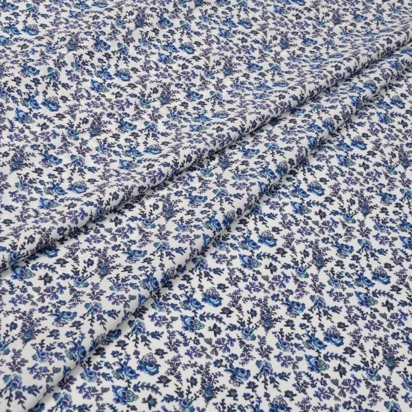 Хлопок Tana Lawn от Liberty с мелкими зелено-синими бутонами цветов на белом фоне "Sea rose" (Морская роза) в наличии