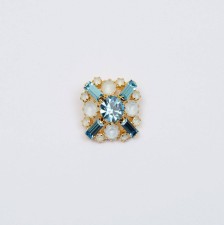 Пуговица со стразами Swarovski в наличии