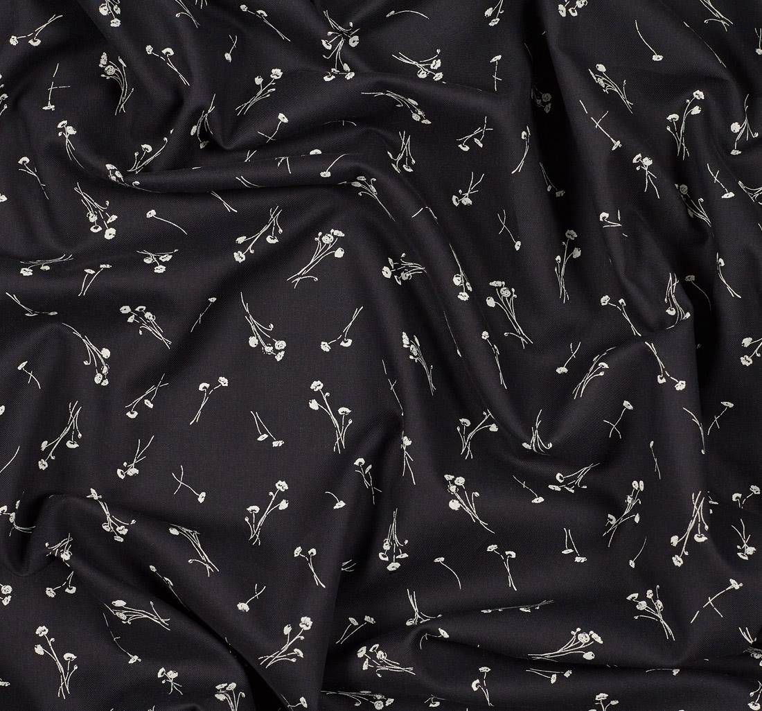 Фланель из 100% хлопка черного цвета с мелким белым цветочным принтом в наличии