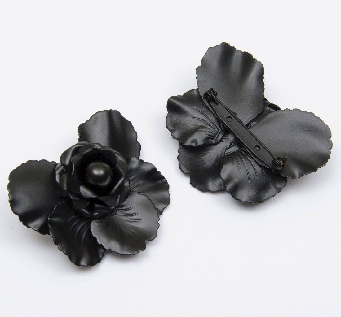 Брошь в наличии