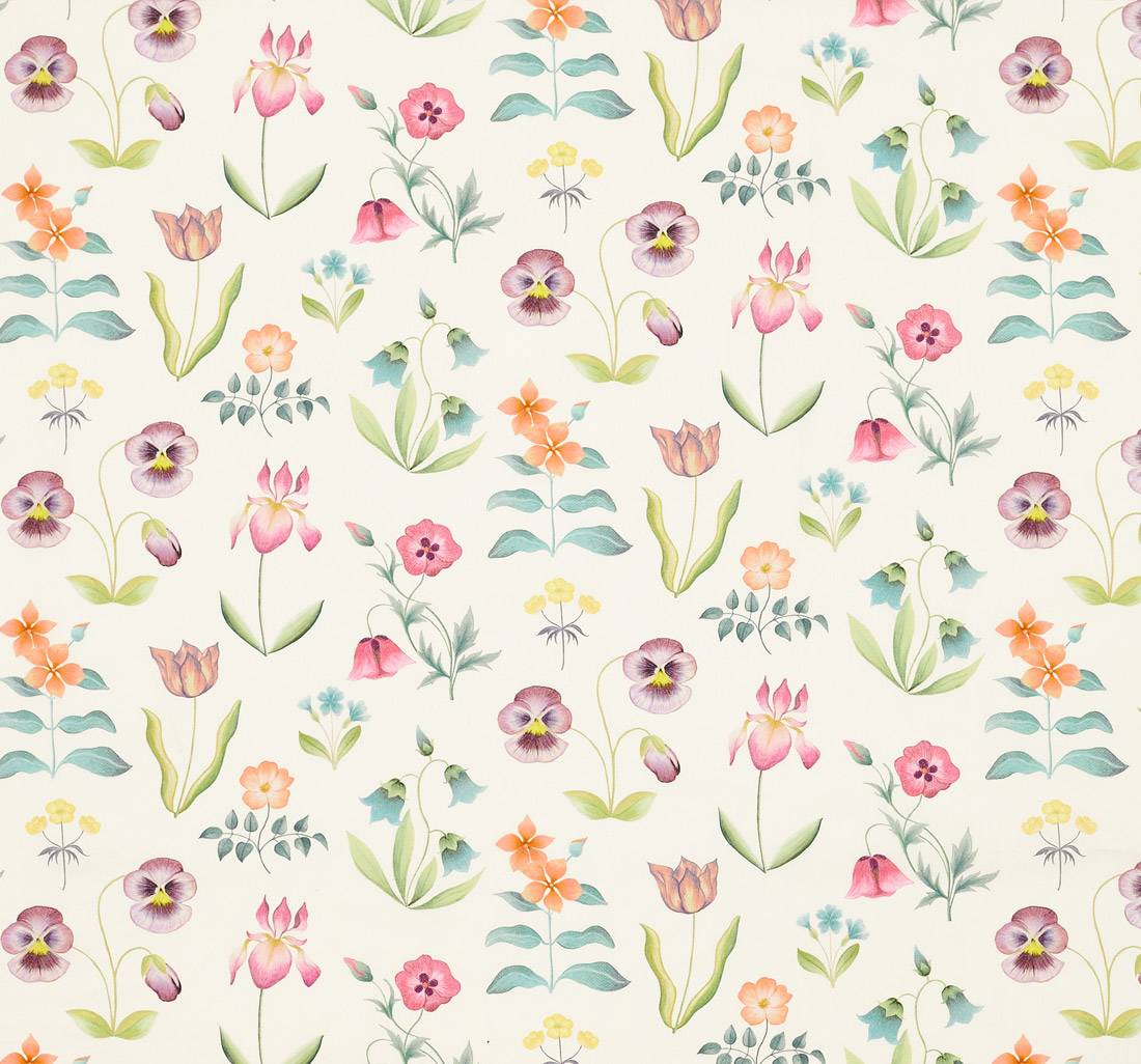 Хлопок Tana Lawn™ от Liberty. Принт "Floral Majesty" (Цветочное величество) нанесен на молочный фон в наличии