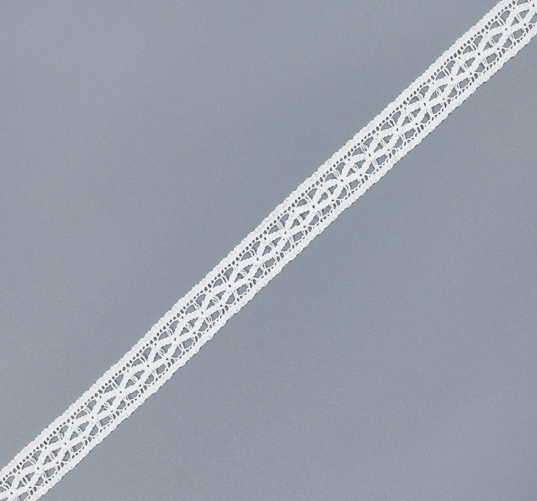 Тесьма кружевная из хлопка. Геометрический узор — крестообразные элементы. Цвет белый в наличии
