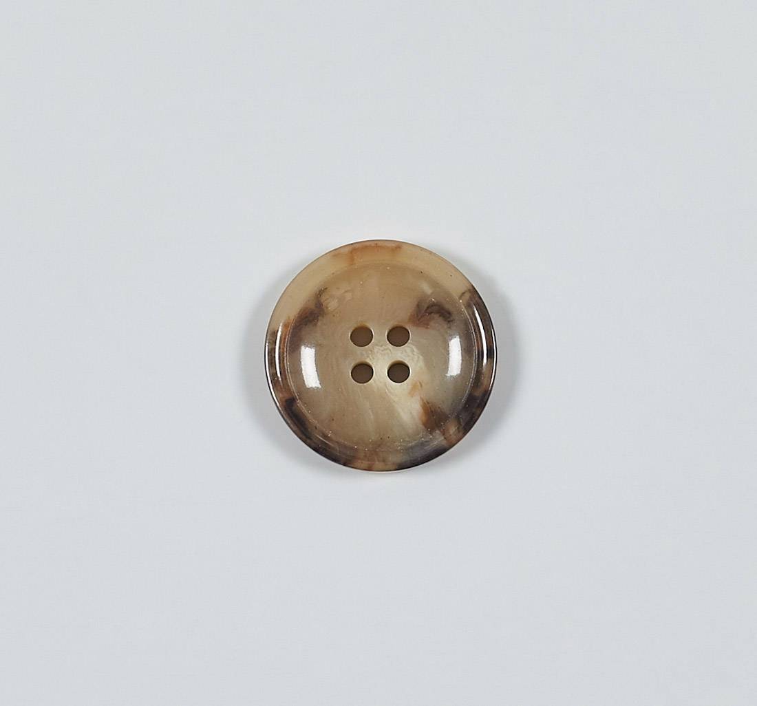 Пуговица из карбамидной смолы на 4 прокола, блестящая, имитация натурального рога. Цвет коричневый в наличии