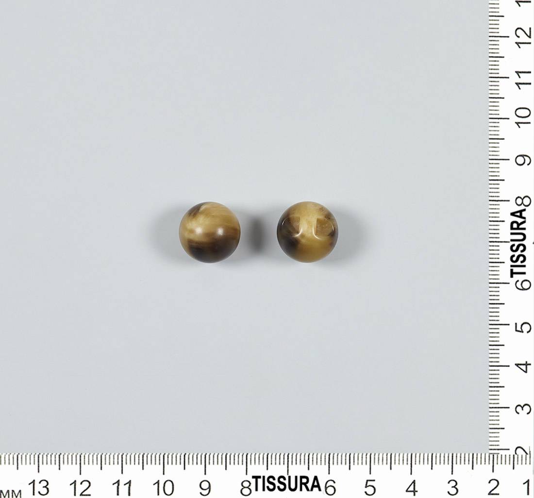 Пуговица пластмассовая, блестящая, шар с ушком, имитация натурального рога. Цвет светло-коричневый в наличии