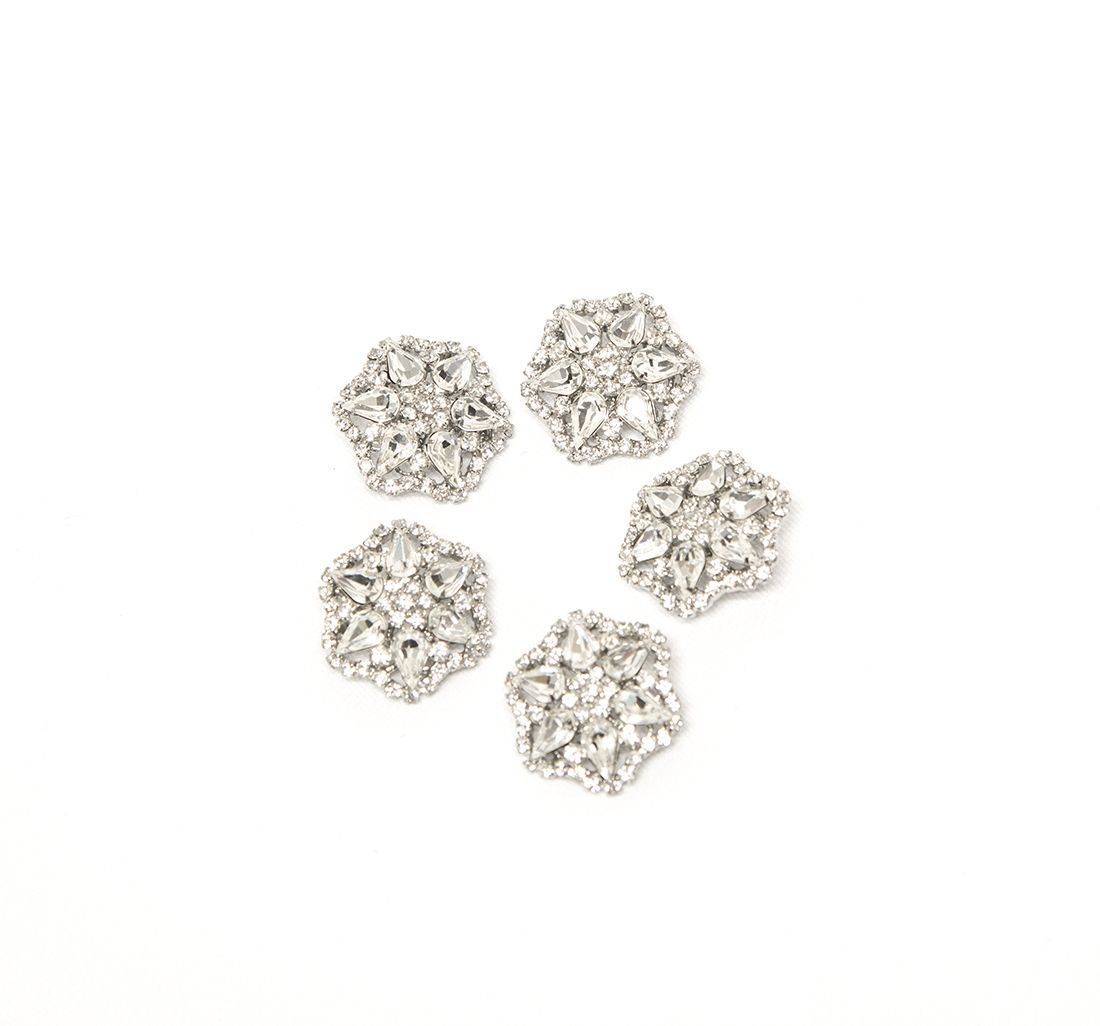 Пуговица со стразами в наличии