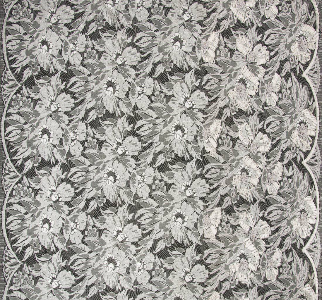 Кружево шантильи с декором в наличии