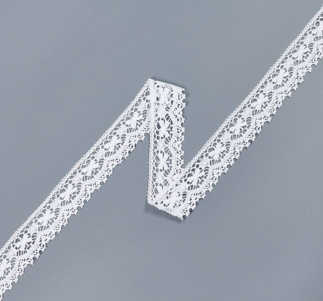 Тесьма кружевная из хлопка. Банты-бабочки на ажурном фоне. Фестоны по краю. Цвет белый в наличии
