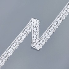 Тесьма кружевная из хлопка. Банты-бабочки на ажурном фоне. Фестоны по краю. Цвет белый в наличии
