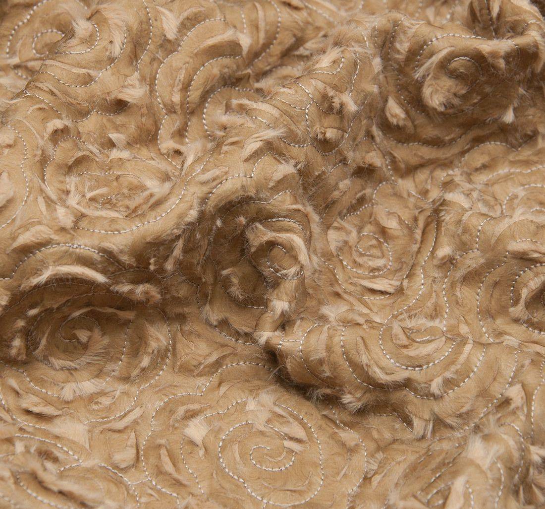 Шифон, расшитый искусственным мехом в наличии