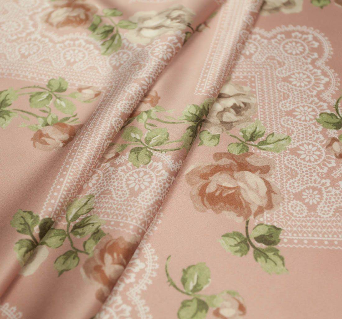 Атлас шелковый пудрового оттенка с рисунком в наличии