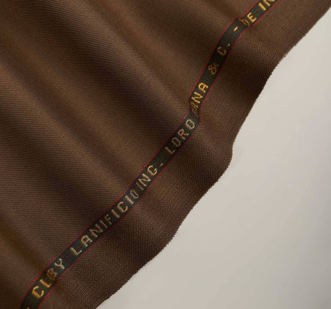 Ткань костюмная шерстяная от Loro Piana из коллекции "Australis". Цвет коричневый в наличии
