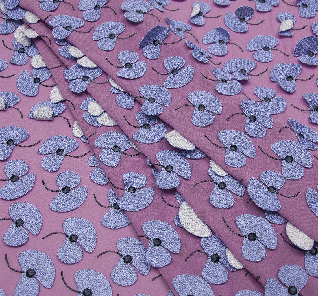 Ткань вышитая, украшенная хлопчатобумажными аппликациями в технике "суперналожение". Цвет основы: сереневый. Цвет вышовки: голубой. в наличии