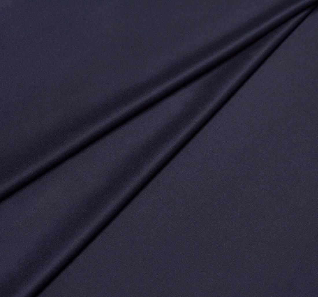 Ткань чистошерстяная от Loro Piana из коллекции «Australis». Цвет темно-синий в наличии