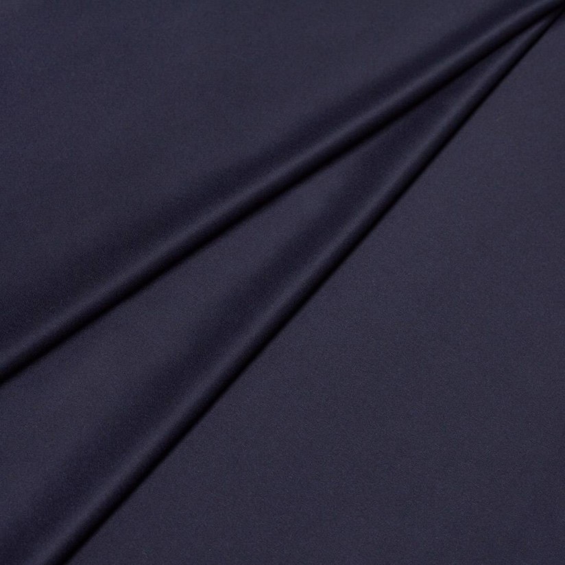 Ткань чистошерстяная от Loro Piana из коллекции «Australis». Цвет темно-синий в наличии