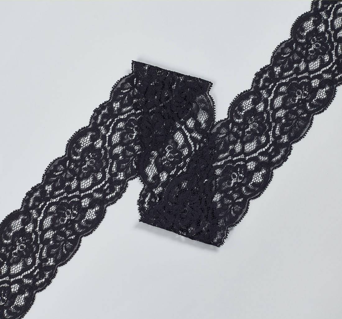 Широкая кружевная тесьма из хлопка черного цвета с цветочными мотивами. Фестоны с обеих сторон в наличии