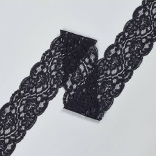 Широкая кружевная тесьма из хлопка черного цвета с цветочными мотивами. Фестоны с обеих сторон в наличии