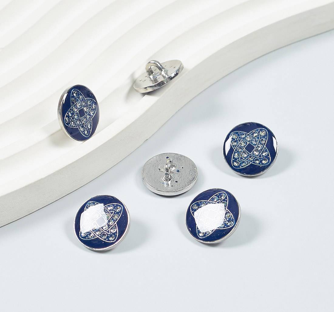 Пуговица металлическая круглая на ножке. Декор "Узел Соломона", стразы Swarovski, эмалевое покрытие. Цвет серебро/синий в наличии