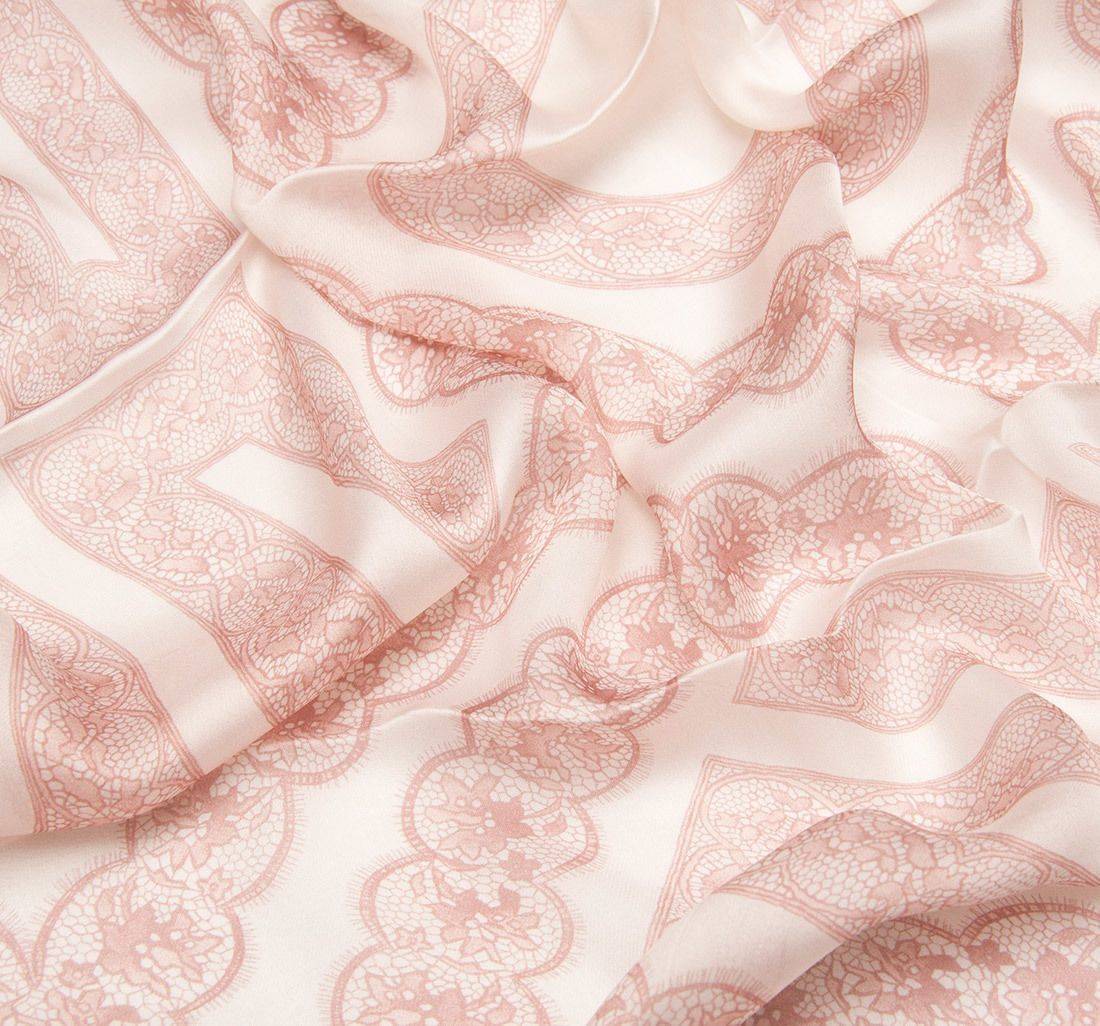 Платок шелковый в наличии