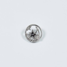 Пуговица из серебристого металла круглая ажурная на ножке со стразами Swarovski в наличии