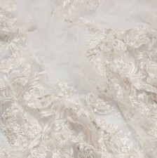 Сетка с цветочной вышивкой гладью и аппликациями из органзы. Цвет слоновая кость в наличии