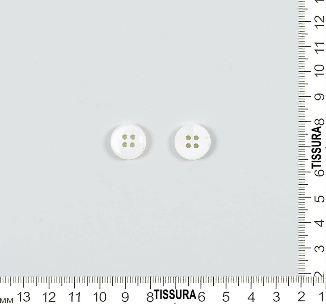 Пуговица перламутровая (трокас), блестящая, на 4 прокола. Цвет белый в наличии