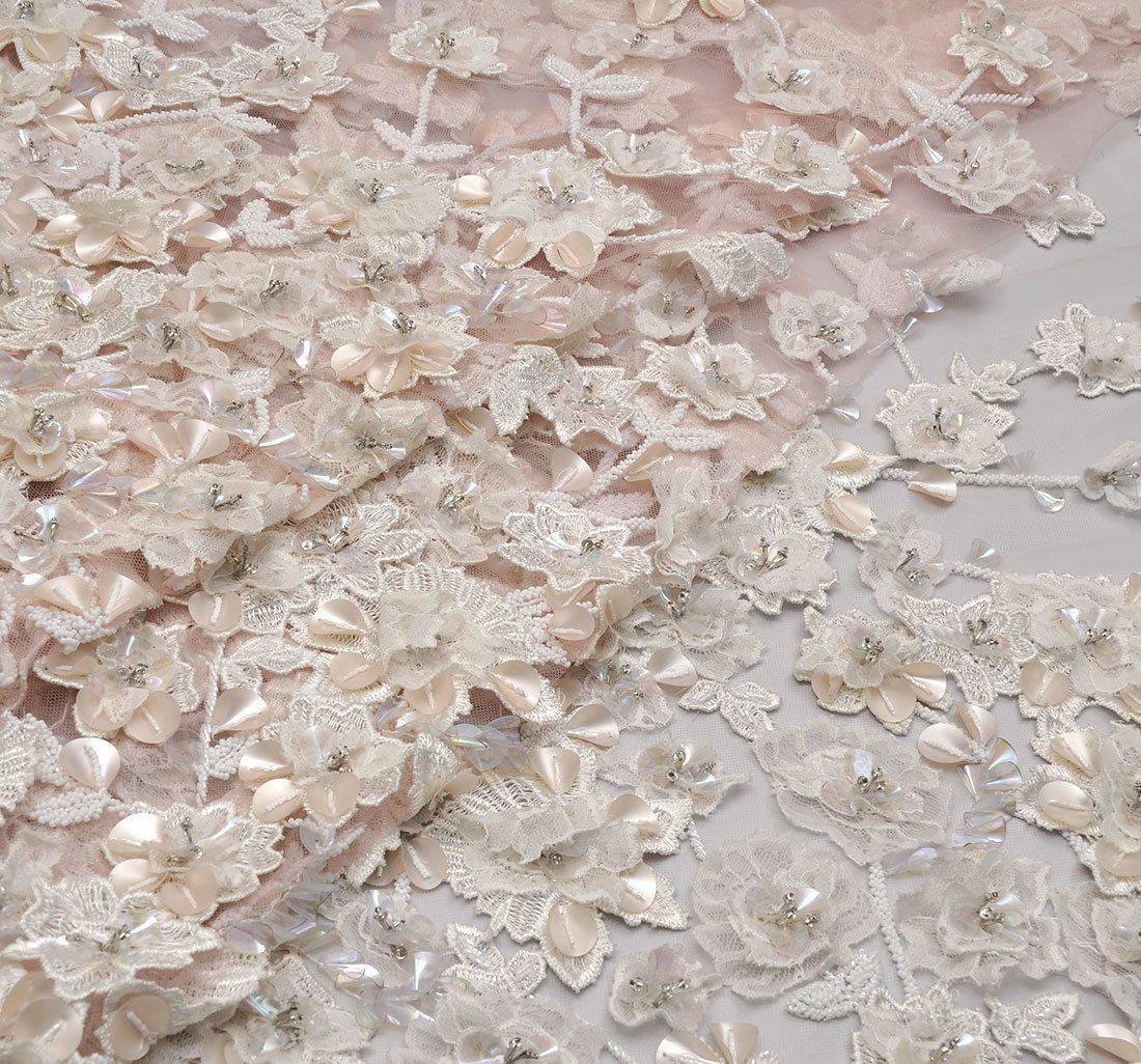 Сетка с вышивкой и аппликациями в наличии