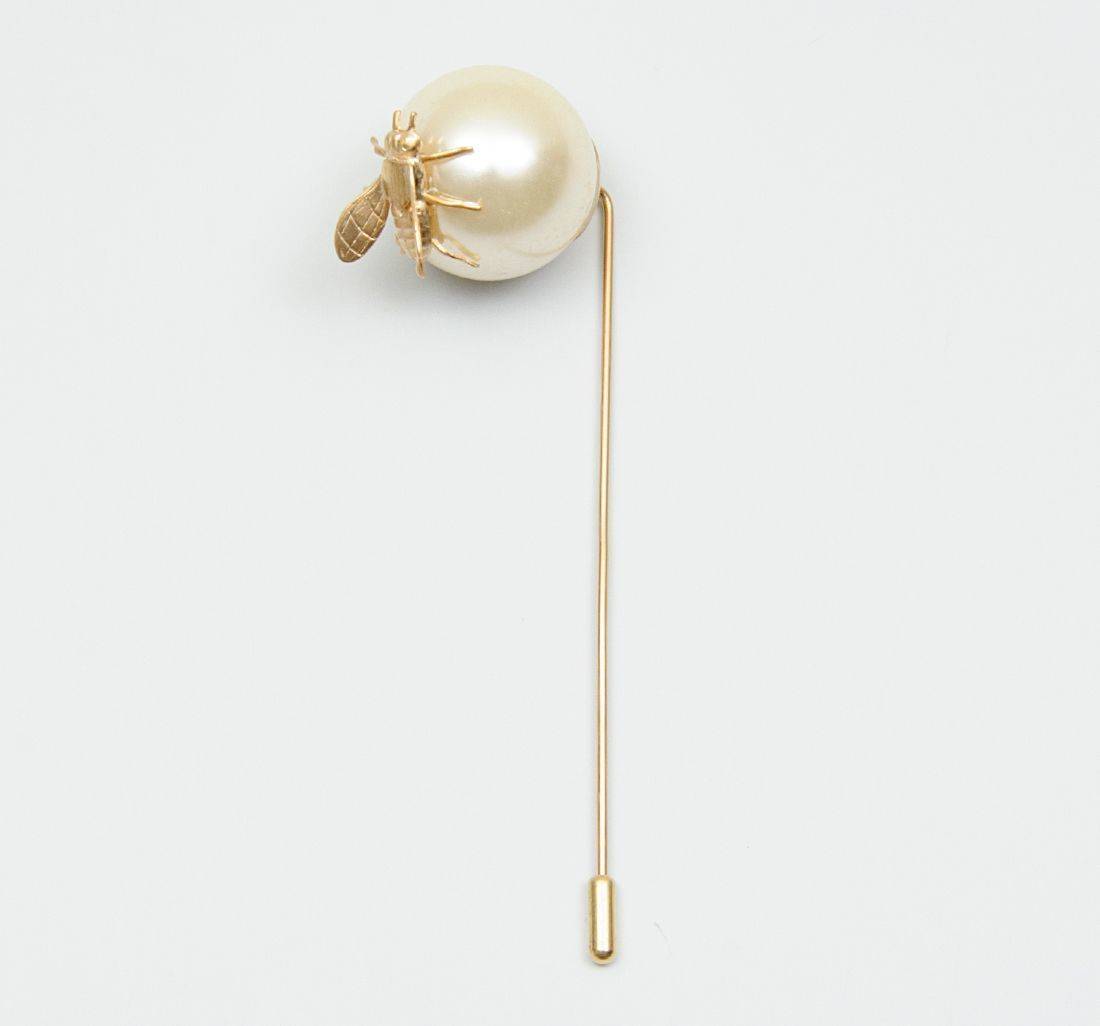 Брошь в наличии