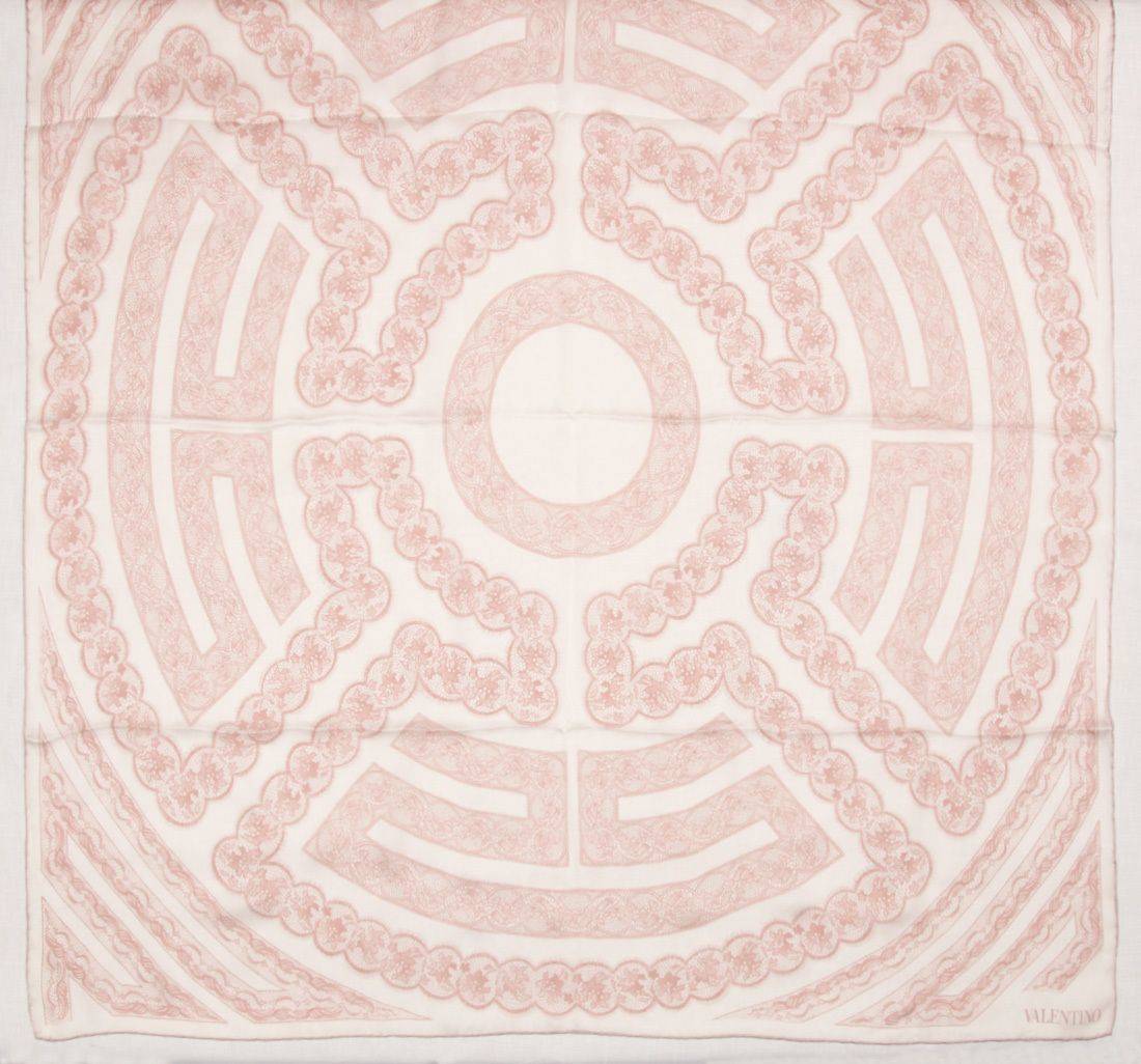 Платок шелковый в наличии