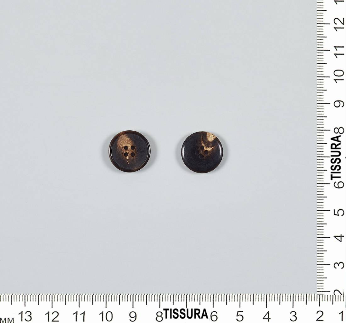 Пуговица на 4 прокола из натурального рога, блестящая, рифленый гурт. Цвет темно-коричневый в наличии