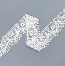 Тесьма кружевная из хлопка. Стилизованные цветы-звездочки. Фестоны по краю. Цвет белый в наличии