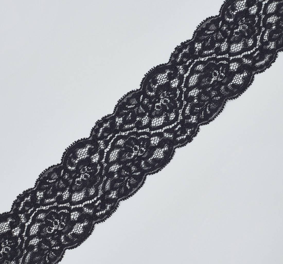 Широкая кружевная тесьма из хлопка черного цвета с цветочными мотивами. Фестоны с обеих сторон в наличии