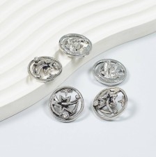 Пуговица металлическая круглая ажурная со стразами Swarovski серебристого оттенка в наличии