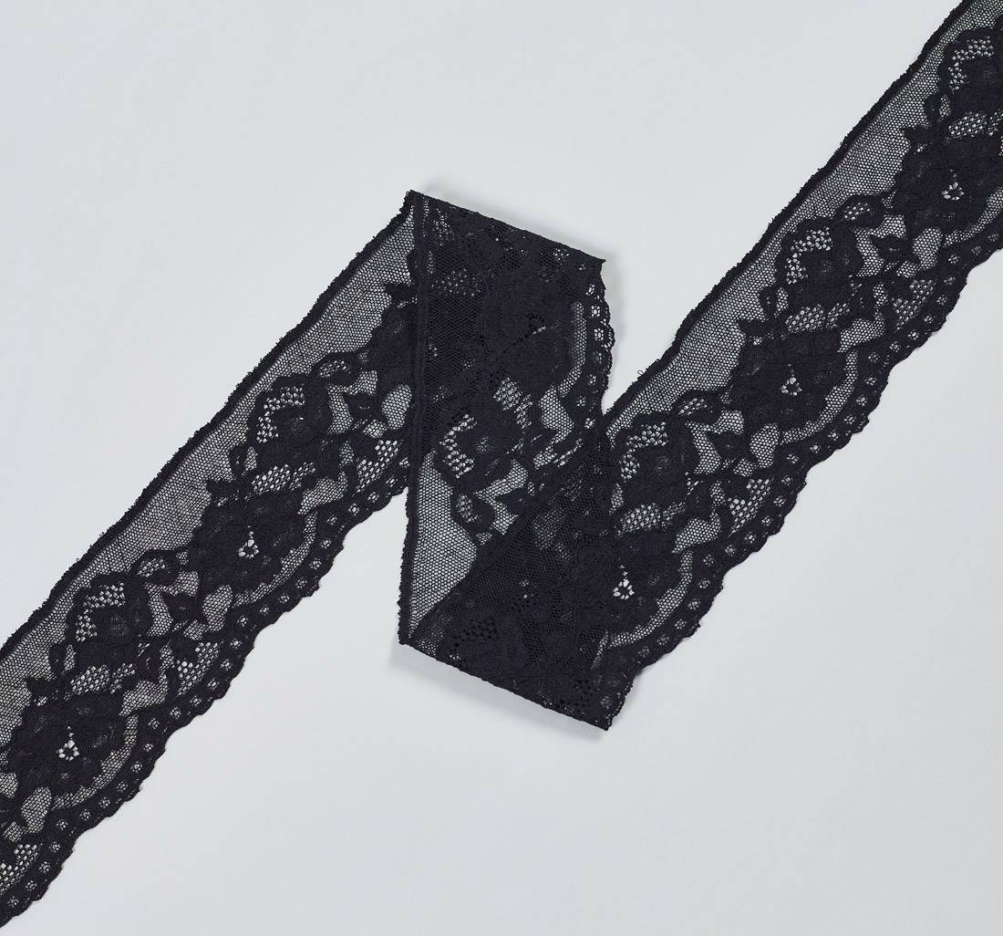 Тесьма кружевная черная из хлопка с растительным орнаментом. Фестоны по краю в наличии