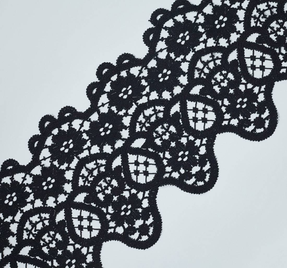 Широкая кружевная тесьма из 100% хлопка черного цвета. Ливерсные кружева. Фантазийный цветочный узор. в наличии