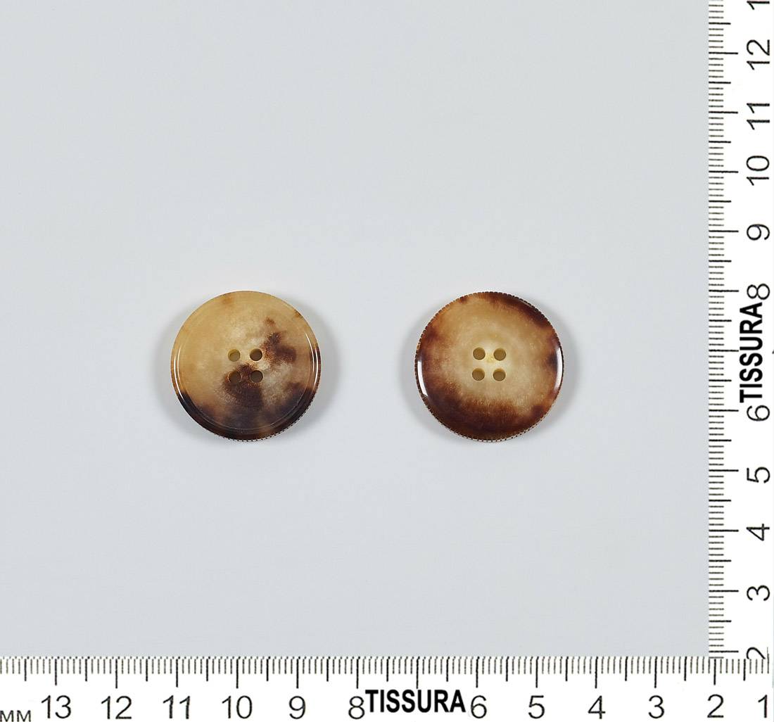 Пуговица на 4 прокола из натурального рога, блестящая, рифленый гурт. Цвет светло-коричневый в наличии
