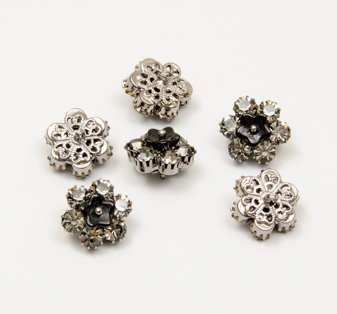 Пуговицы со стразами Swarovski в наличии