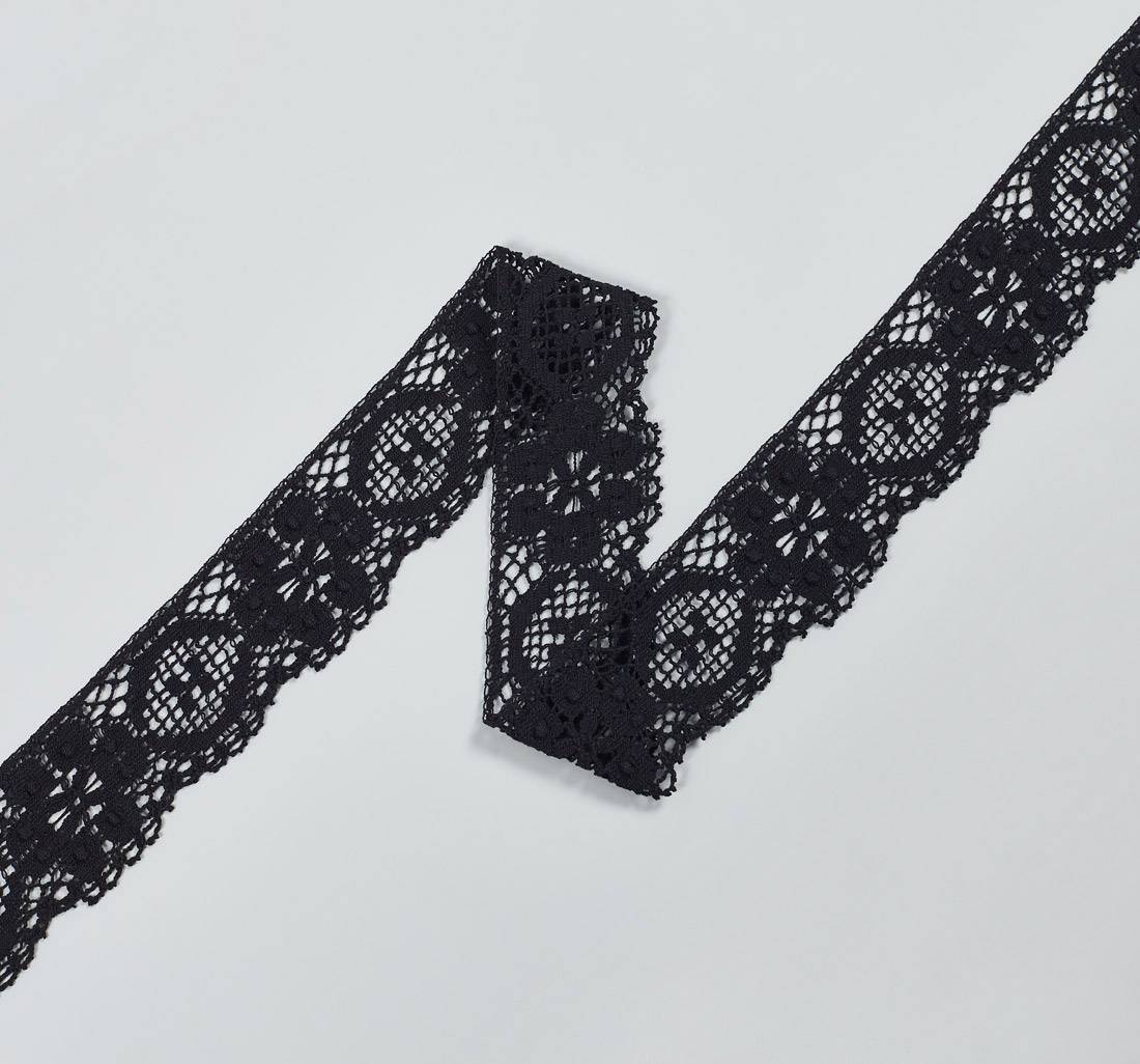 Тесьма кружевная из хлопка. Цветы и ажурные медальоны. Цвет черный в наличии
