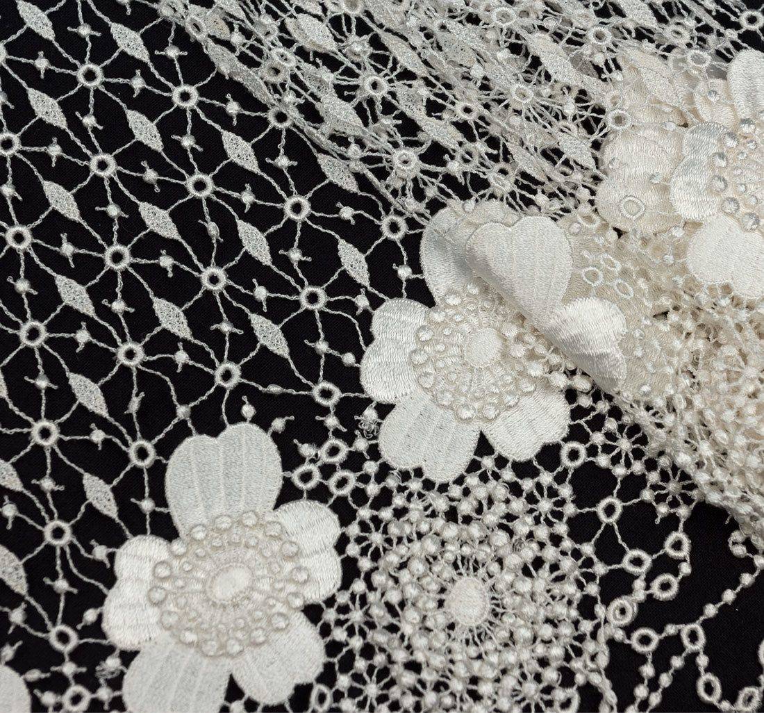 Кружево гипюровое с декором в наличии